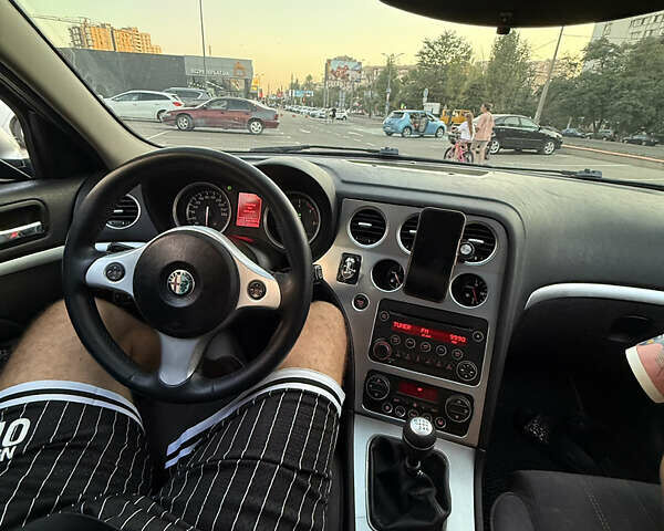 Сірий Альфа Ромео 159, об'ємом двигуна 1.91 л та пробігом 297 тис. км за 5899 $, фото 23 на Automoto.ua