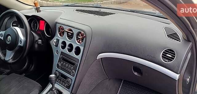 Сірий Альфа Ромео 159, об'ємом двигуна 1.9 л та пробігом 300 тис. км за 5600 $, фото 5 на Automoto.ua