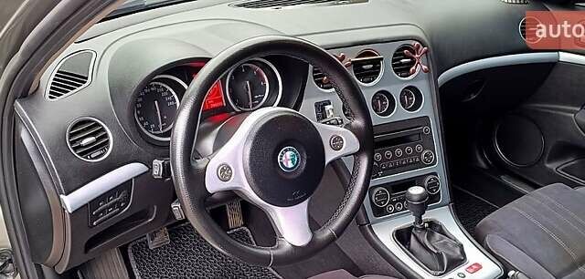 Сірий Альфа Ромео 159, об'ємом двигуна 1.9 л та пробігом 300 тис. км за 5600 $, фото 4 на Automoto.ua