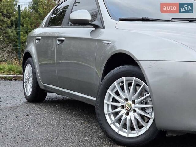 Сірий Альфа Ромео 159, об'ємом двигуна 1.9 л та пробігом 330 тис. км за 4499 $, фото 8 на Automoto.ua