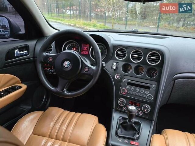 Сірий Альфа Ромео 159, об'ємом двигуна 1.9 л та пробігом 330 тис. км за 4499 $, фото 21 на Automoto.ua