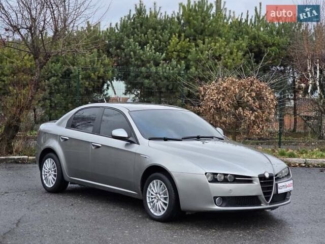 Сірий Альфа Ромео 159, об'ємом двигуна 1.9 л та пробігом 330 тис. км за 4499 $, фото 7 на Automoto.ua