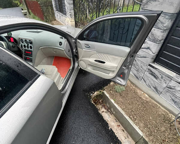 Серый Альфа Ромео 159, объемом двигателя 2.2 л и пробегом 260 тыс. км за 4500 $, фото 4 на Automoto.ua