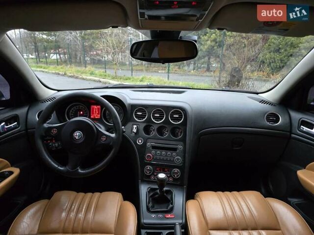 Сірий Альфа Ромео 159, об'ємом двигуна 1.9 л та пробігом 330 тис. км за 4499 $, фото 1 на Automoto.ua