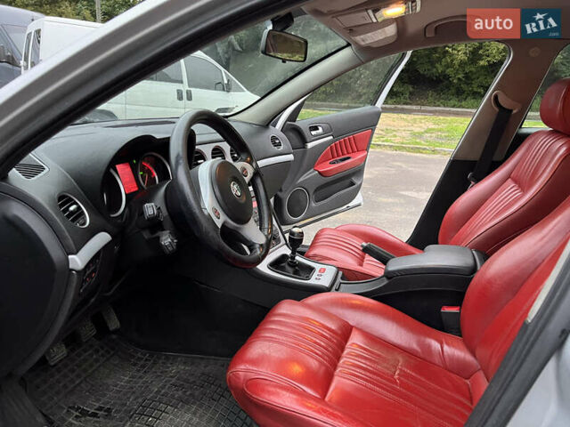 Серый Альфа Ромео 159, объемом двигателя 1.9 л и пробегом 235 тыс. км за 6200 $, фото 5 на Automoto.ua