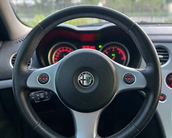 Серый Альфа Ромео 159, объемом двигателя 2.4 л и пробегом 89 тыс. км за 7800 $, фото 11 на Automoto.ua