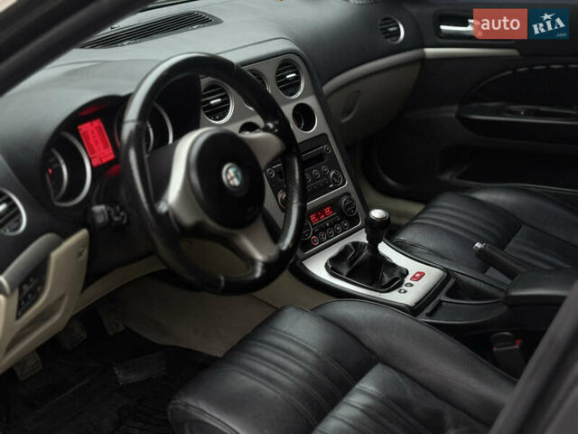 Серый Альфа Ромео 159, объемом двигателя 1.8 л и пробегом 290 тыс. км за 4800 $, фото 23 на Automoto.ua