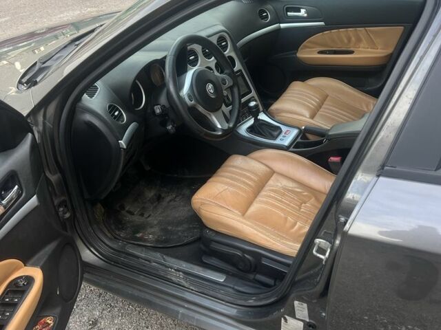 Сірий Альфа Ромео 159, об'ємом двигуна 1.9 л та пробігом 320 тис. км за 2500 $, фото 4 на Automoto.ua