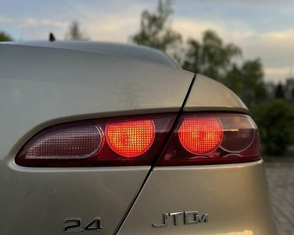 Серый Альфа Ромео 159, объемом двигателя 2.4 л и пробегом 89 тыс. км за 7800 $, фото 9 на Automoto.ua