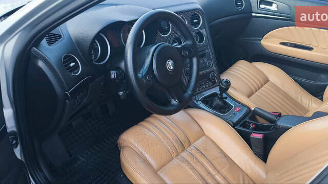 Серый Альфа Ромео 159, объемом двигателя 1.91 л и пробегом 240 тыс. км за 6200 $, фото 6 на Automoto.ua