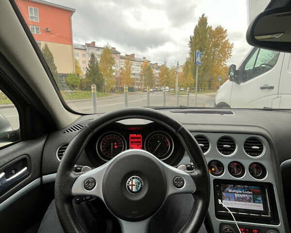 Сірий Альфа Ромео 159, об'ємом двигуна 2.2 л та пробігом 230 тис. км за 6500 $, фото 7 на Automoto.ua