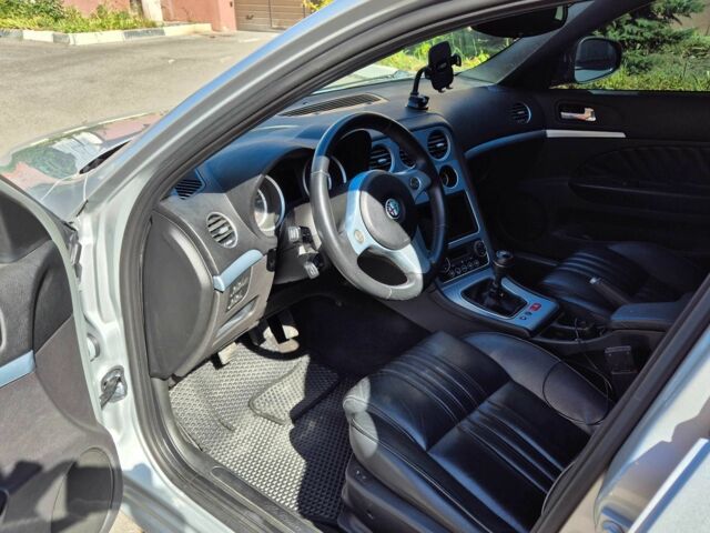 Сірий Альфа Ромео 159, об'ємом двигуна 2.4 л та пробігом 273 тис. км за 7200 $, фото 8 на Automoto.ua