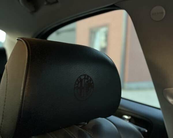 Серый Альфа Ромео 159, объемом двигателя 2.4 л и пробегом 89 тыс. км за 7800 $, фото 24 на Automoto.ua