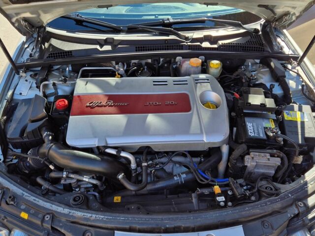 Сірий Альфа Ромео 159, об'ємом двигуна 2.4 л та пробігом 273 тис. км за 7200 $, фото 17 на Automoto.ua