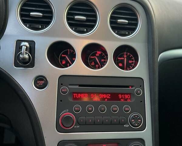 Серый Альфа Ромео 159, объемом двигателя 2.4 л и пробегом 89 тыс. км за 7800 $, фото 16 на Automoto.ua