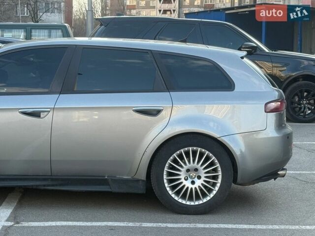 Сірий Альфа Ромео 159, об'ємом двигуна 2.4 л та пробігом 320 тис. км за 5500 $, фото 3 на Automoto.ua