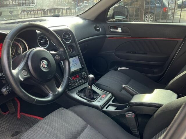 Серый Альфа Ромео 159, объемом двигателя 1.9 л и пробегом 330 тыс. км за 4800 $, фото 5 на Automoto.ua