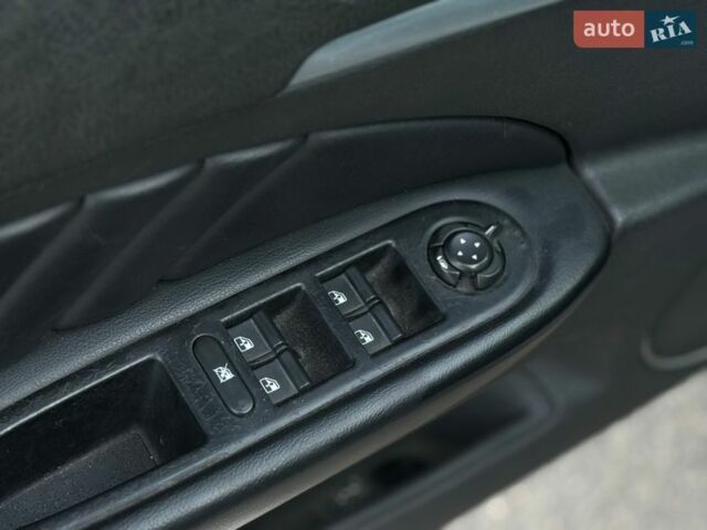 Сірий Альфа Ромео 159, об'ємом двигуна 2.4 л та пробігом 320 тис. км за 5500 $, фото 14 на Automoto.ua