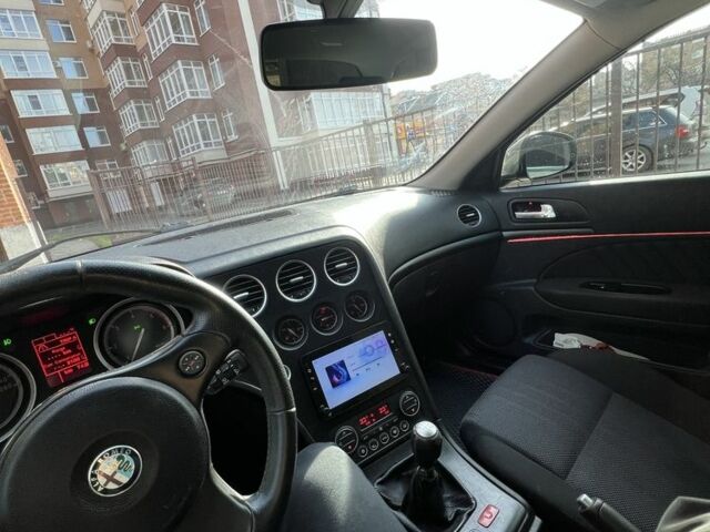 Серый Альфа Ромео 159, объемом двигателя 1.9 л и пробегом 330 тыс. км за 4800 $, фото 7 на Automoto.ua