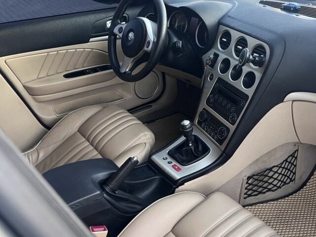 Серый Альфа Ромео 159, объемом двигателя 2.4 л и пробегом 326 тыс. км за 5100 $, фото 6 на Automoto.ua