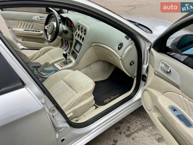 Сірий Альфа Ромео 159, об'ємом двигуна 1.9 л та пробігом 295 тис. км за 4999 $, фото 13 на Automoto.ua
