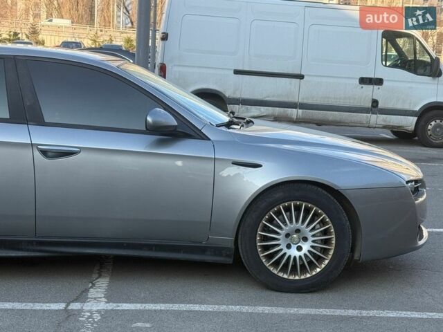 Сірий Альфа Ромео 159, об'ємом двигуна 2.4 л та пробігом 320 тис. км за 5500 $, фото 7 на Automoto.ua