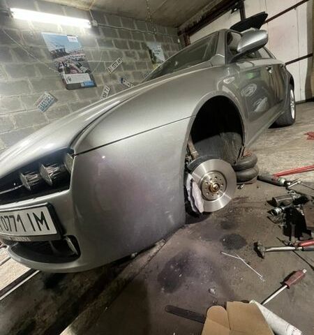 Сірий Альфа Ромео 159, об'ємом двигуна 2.4 л та пробігом 310 тис. км за 5600 $, фото 5 на Automoto.ua