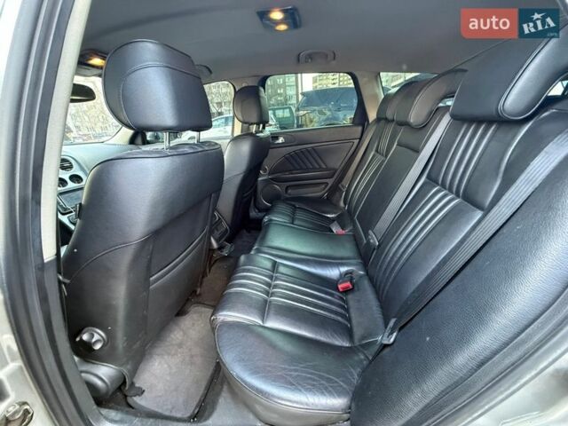 Сірий Альфа Ромео 159, об'ємом двигуна 2.4 л та пробігом 320 тис. км за 5500 $, фото 11 на Automoto.ua