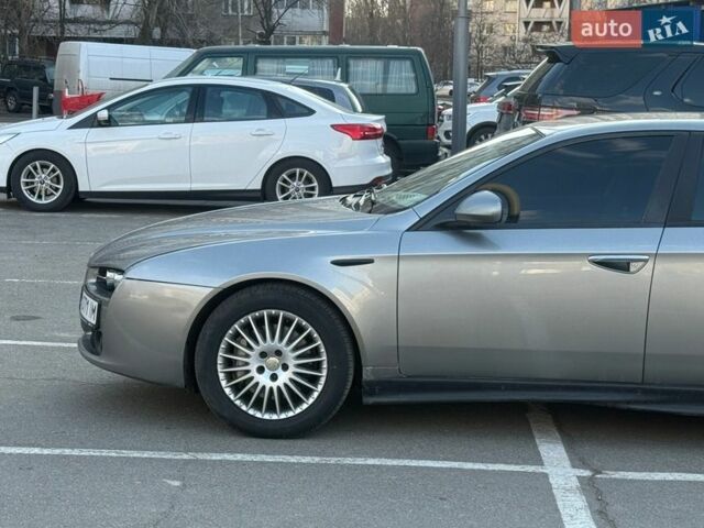 Сірий Альфа Ромео 159, об'ємом двигуна 2.4 л та пробігом 320 тис. км за 5500 $, фото 2 на Automoto.ua