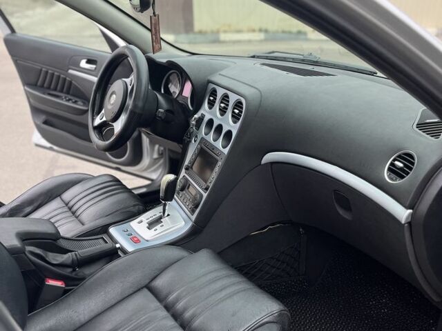 Серый Альфа Ромео 159, объемом двигателя 2.4 л и пробегом 252 тыс. км за 3500 $, фото 8 на Automoto.ua