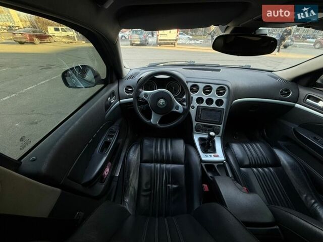 Сірий Альфа Ромео 159, об'ємом двигуна 2.4 л та пробігом 320 тис. км за 5500 $, фото 13 на Automoto.ua