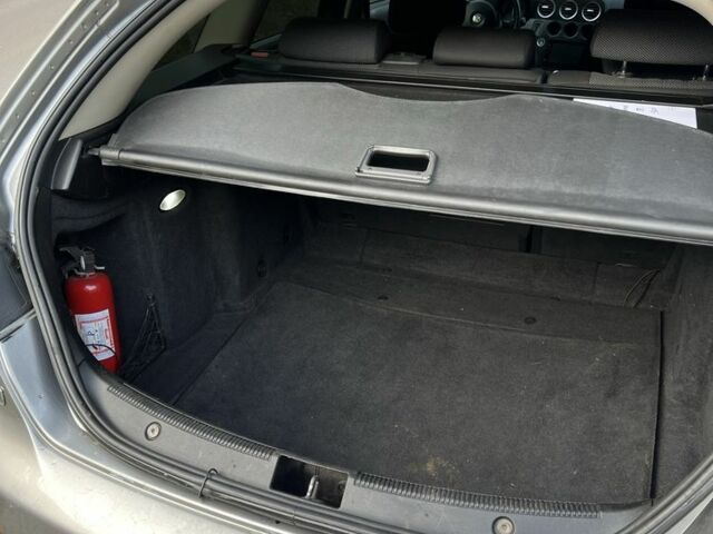 Серый Альфа Ромео 159, объемом двигателя 1.9 л и пробегом 330 тыс. км за 4800 $, фото 8 на Automoto.ua