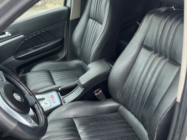 Серый Альфа Ромео 159, объемом двигателя 2.4 л и пробегом 252 тыс. км за 3500 $, фото 6 на Automoto.ua