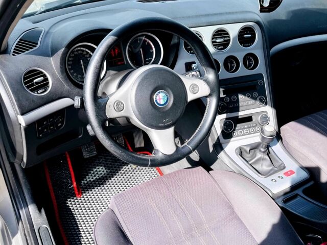 Сірий Альфа Ромео 159, об'ємом двигуна 1.9 л та пробігом 316 тис. км за 3000 $, фото 7 на Automoto.ua