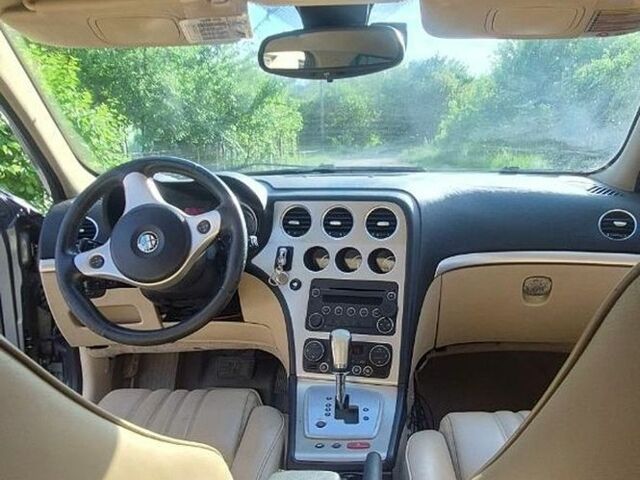 Сірий Альфа Ромео 159, об'ємом двигуна 2.39 л та пробігом 450 тис. км за 4700 $, фото 6 на Automoto.ua