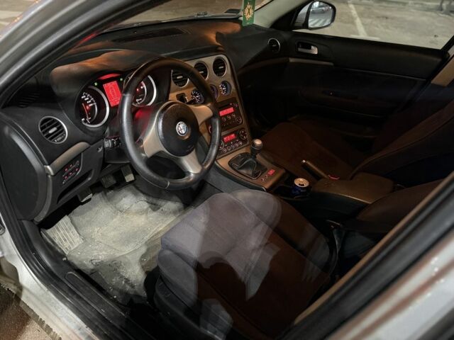 Серый Альфа Ромео 159, объемом двигателя 1.9 л и пробегом 252 тыс. км за 3300 $, фото 6 на Automoto.ua
