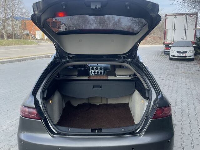 Сірий Альфа Ромео 159, об'ємом двигуна 1.9 л та пробігом 294 тис. км за 5400 $, фото 6 на Automoto.ua