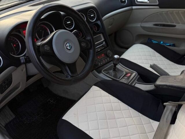 Сірий Альфа Ромео 159, об'ємом двигуна 1.9 л та пробігом 240 тис. км за 2850 $, фото 5 на Automoto.ua