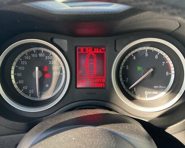 Сірий Альфа Ромео 159, об'ємом двигуна 2.2 л та пробігом 175 тис. км за 8500 $, фото 7 на Automoto.ua