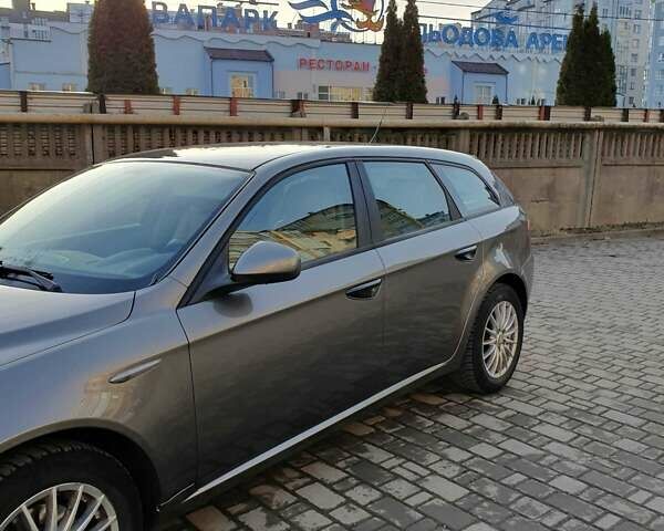 Серый Альфа Ромео 159, объемом двигателя 1.9 л и пробегом 350 тыс. км за 4400 $, фото 6 на Automoto.ua