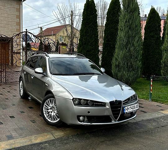 Сірий Альфа Ромео 159, об'ємом двигуна 2.4 л та пробігом 21700 тис. км за 5600 $, фото 8 на Automoto.ua