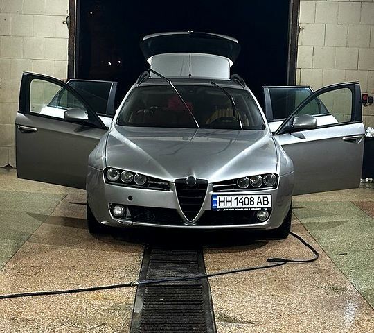 Сірий Альфа Ромео 159, об'ємом двигуна 2.4 л та пробігом 21700 тис. км за 5600 $, фото 6 на Automoto.ua