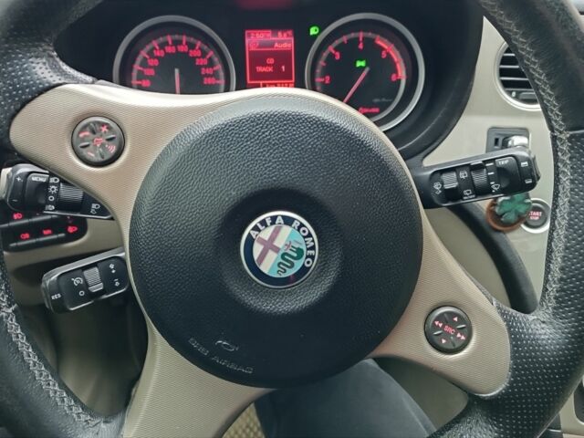 Серый Альфа Ромео 159, объемом двигателя 1.9 л и пробегом 270 тыс. км за 6000 $, фото 12 на Automoto.ua