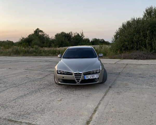 Серый Альфа Ромео 159, объемом двигателя 2.2 л и пробегом 211 тыс. км за 5700 $, фото 3 на Automoto.ua