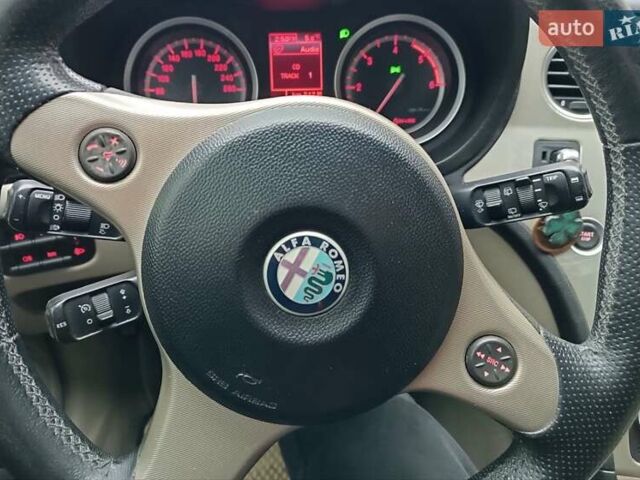 Серый Альфа Ромео 159, объемом двигателя 1.91 л и пробегом 276 тыс. км за 7500 $, фото 16 на Automoto.ua