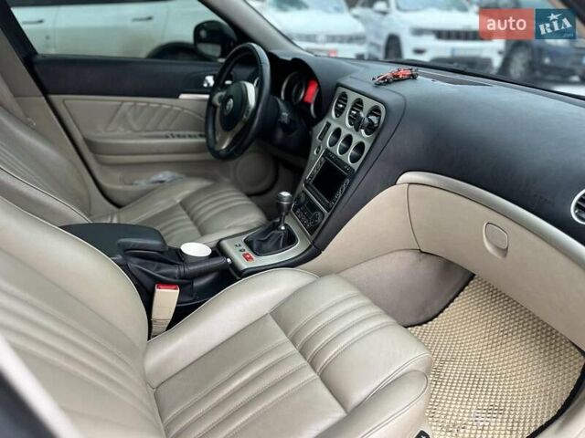 Сірий Альфа Ромео 159, об'ємом двигуна 1.9 л та пробігом 270 тис. км за 7490 $, фото 17 на Automoto.ua