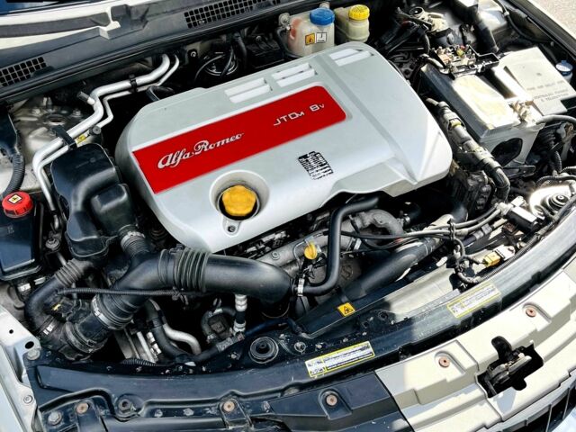 Сірий Альфа Ромео 159, об'ємом двигуна 1.9 л та пробігом 316 тис. км за 3000 $, фото 13 на Automoto.ua