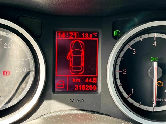 Сірий Альфа Ромео 159, об'ємом двигуна 1.9 л та пробігом 316 тис. км за 3000 $, фото 11 на Automoto.ua