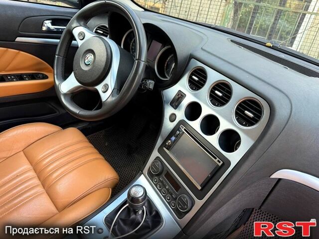 Сірий Альфа Ромео 159, об'ємом двигуна 2.4 л та пробігом 21700 тис. км за 5600 $, фото 10 на Automoto.ua