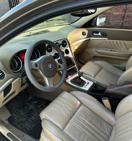 Сірий Альфа Ромео 159, об'ємом двигуна 1.9 л та пробігом 254 тис. км за 5300 $, фото 4 на Automoto.ua